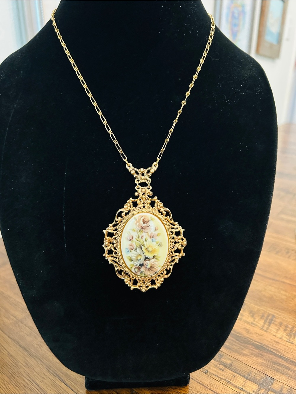 Vintage Gold Floral Pendant Necklace -